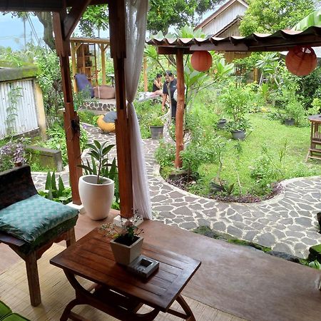 ホテル Lafyu Bali Singaraja エクステリア 写真