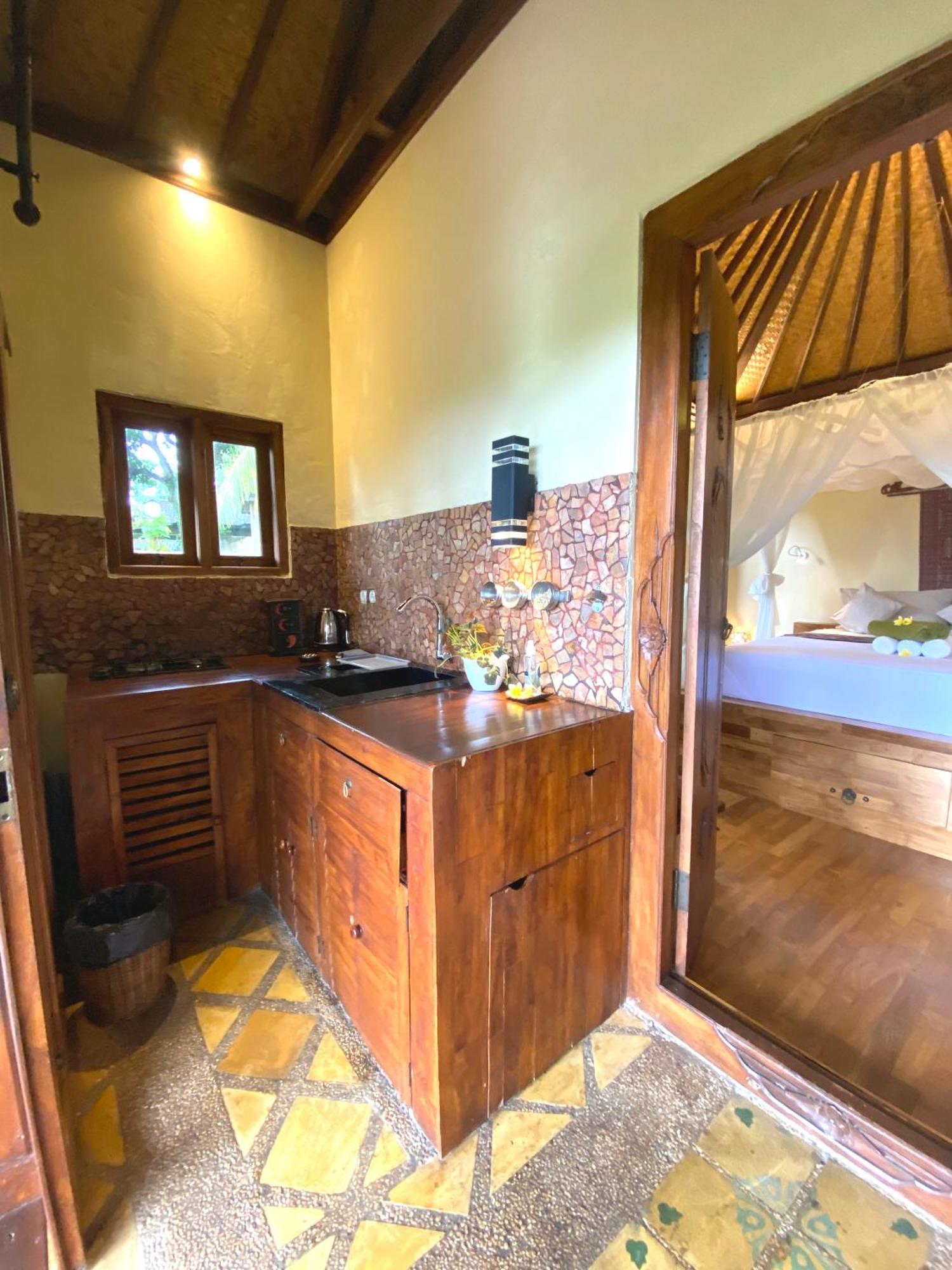 ホテル Lafyu Bali Singaraja エクステリア 写真