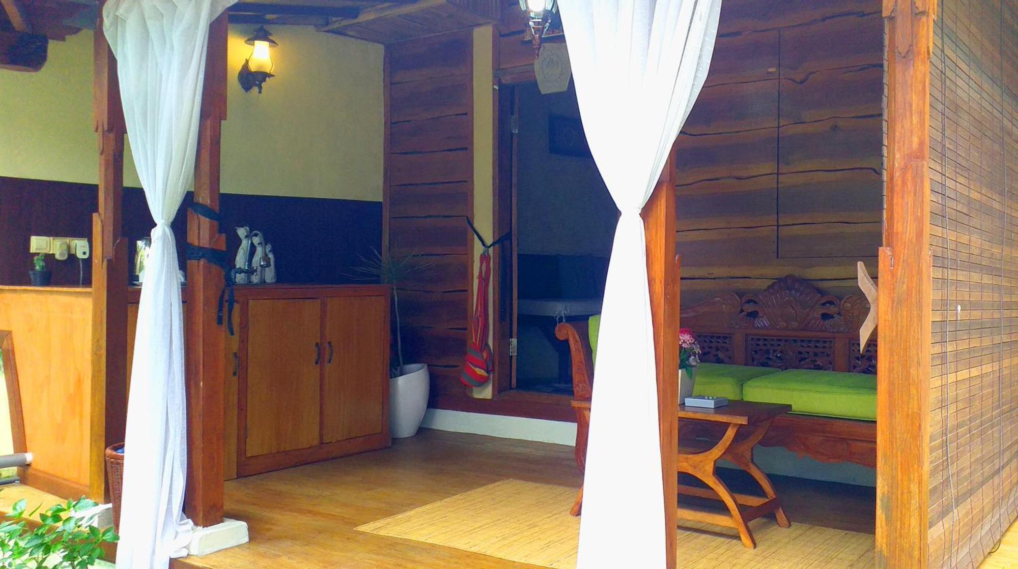 ホテル Lafyu Bali Singaraja エクステリア 写真