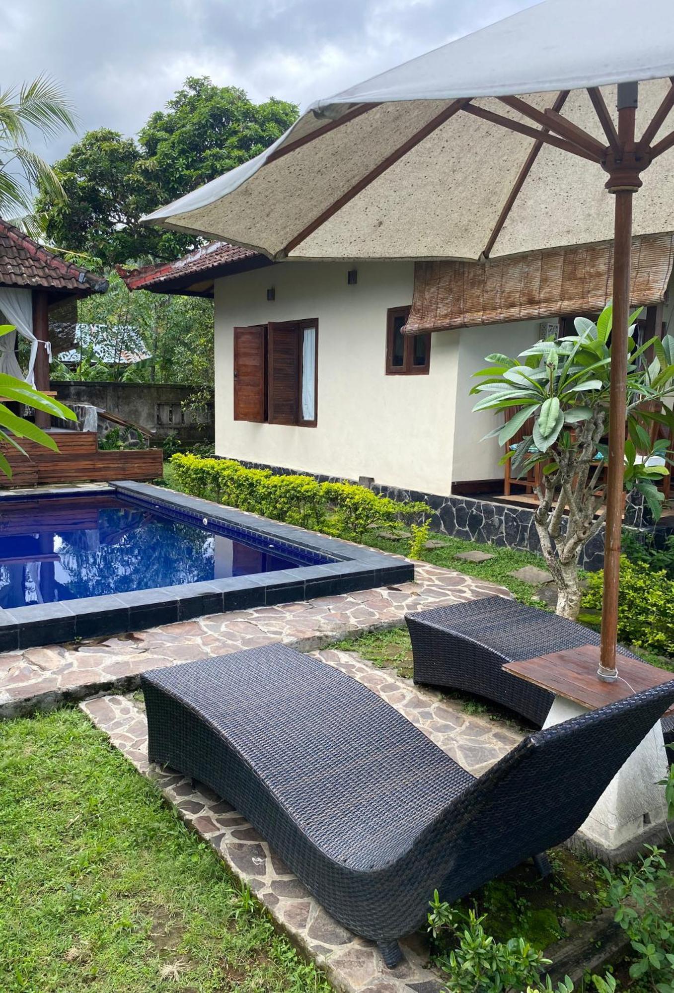 ホテル Lafyu Bali Singaraja エクステリア 写真