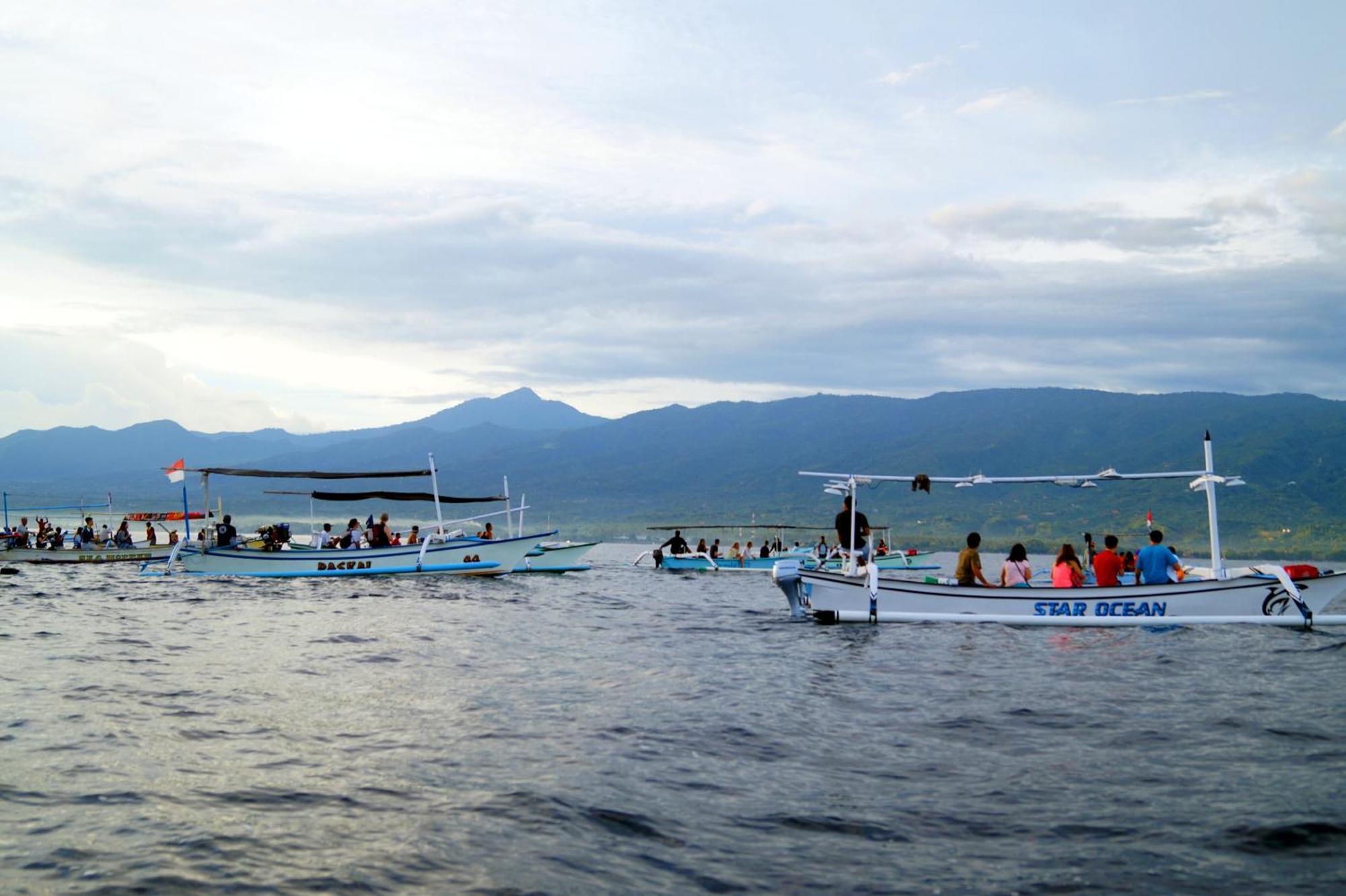 ホテル Lafyu Bali Singaraja エクステリア 写真