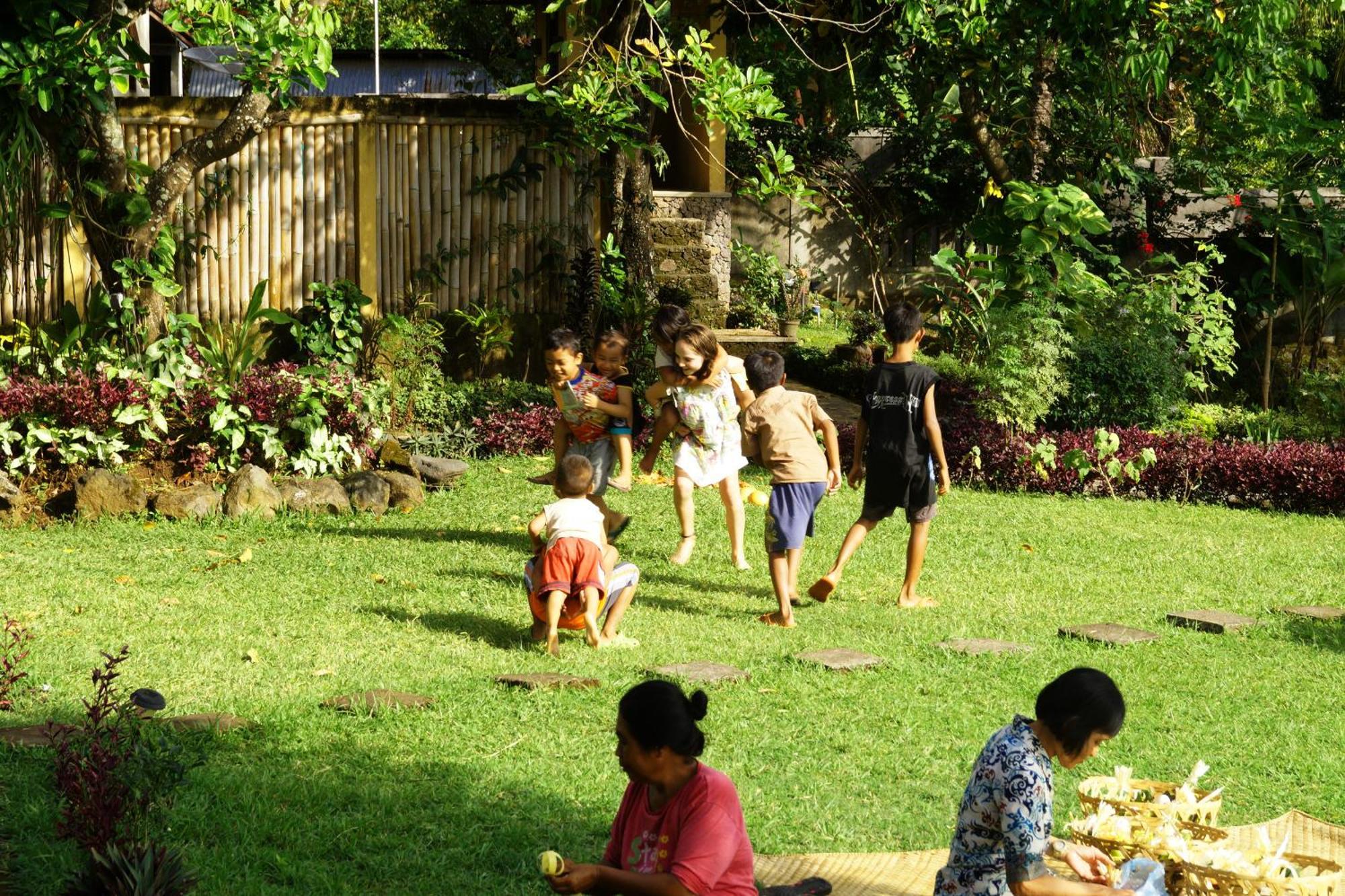 ホテル Lafyu Bali Singaraja エクステリア 写真