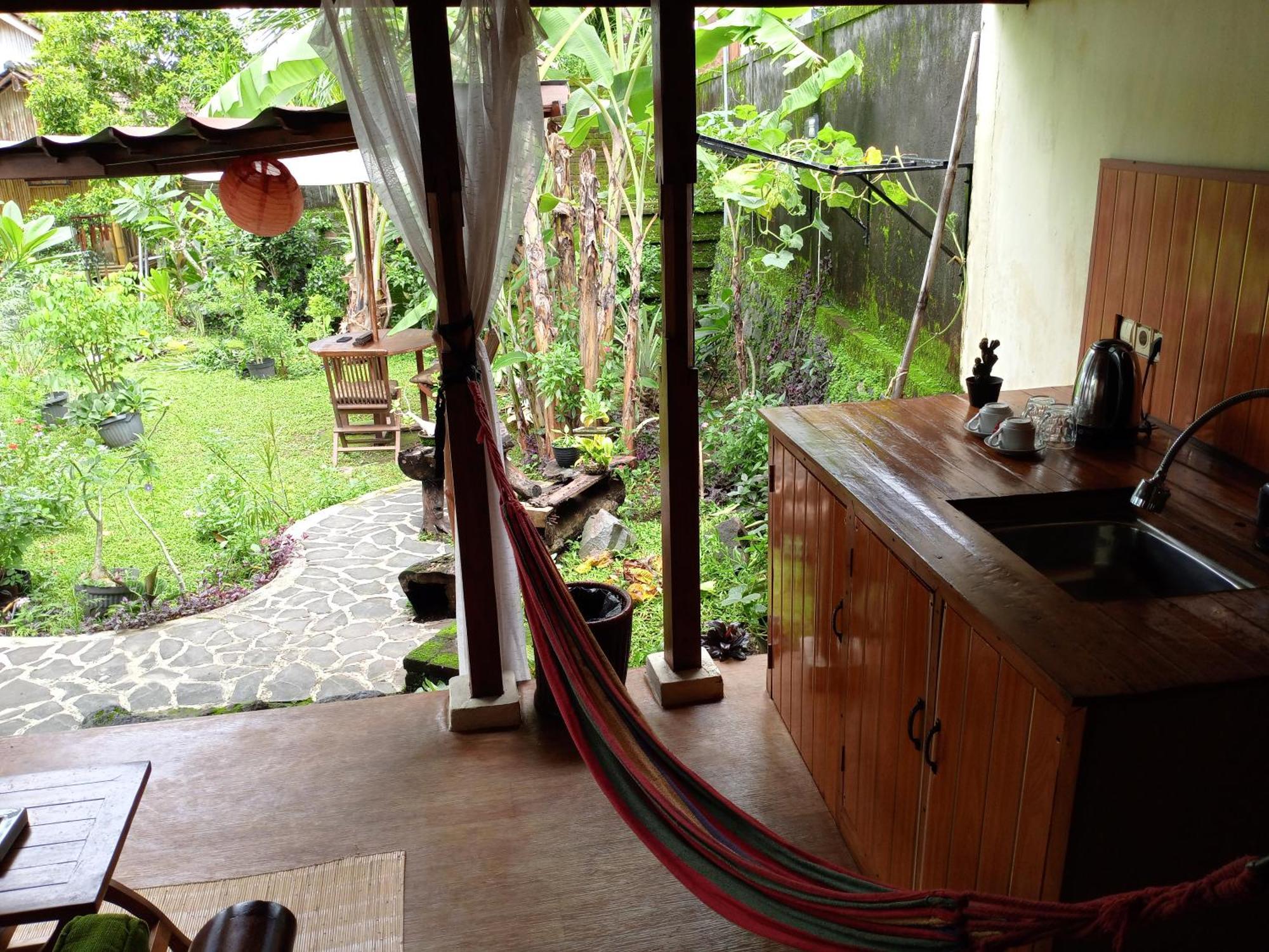 ホテル Lafyu Bali Singaraja エクステリア 写真