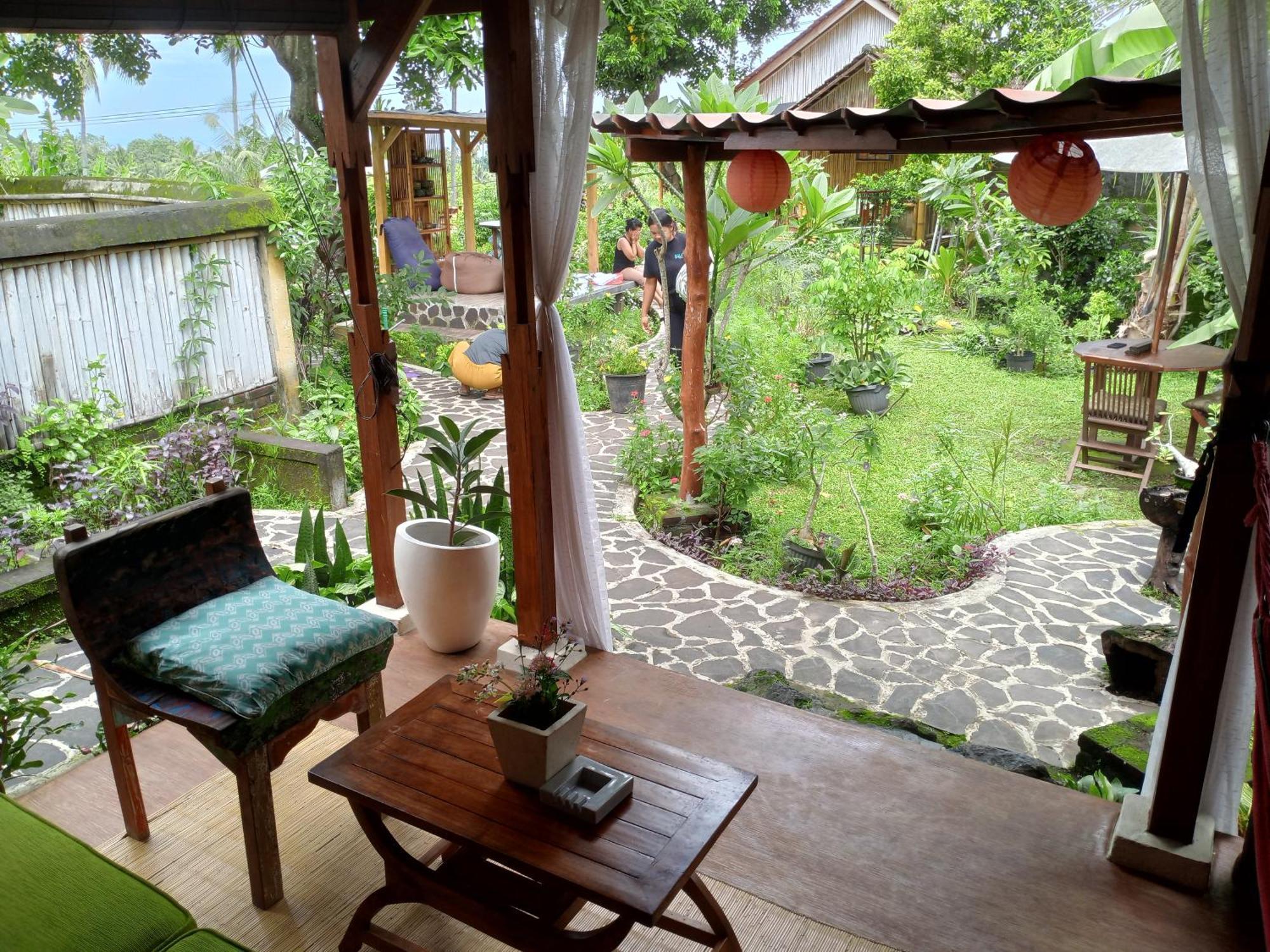 ホテル Lafyu Bali Singaraja エクステリア 写真