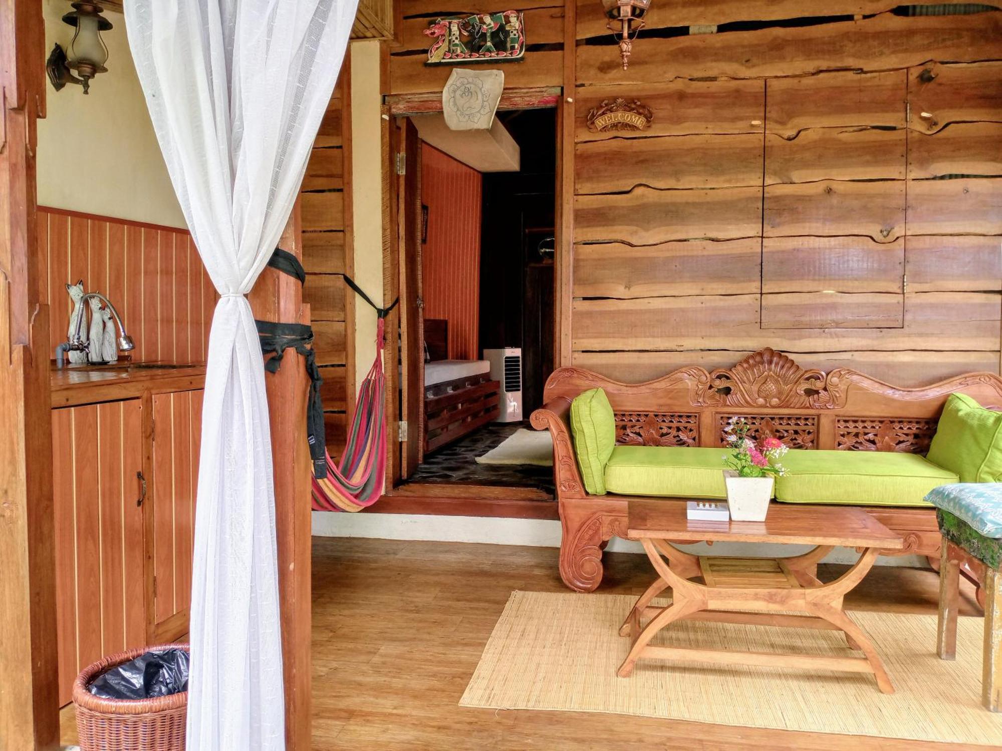ホテル Lafyu Bali Singaraja エクステリア 写真