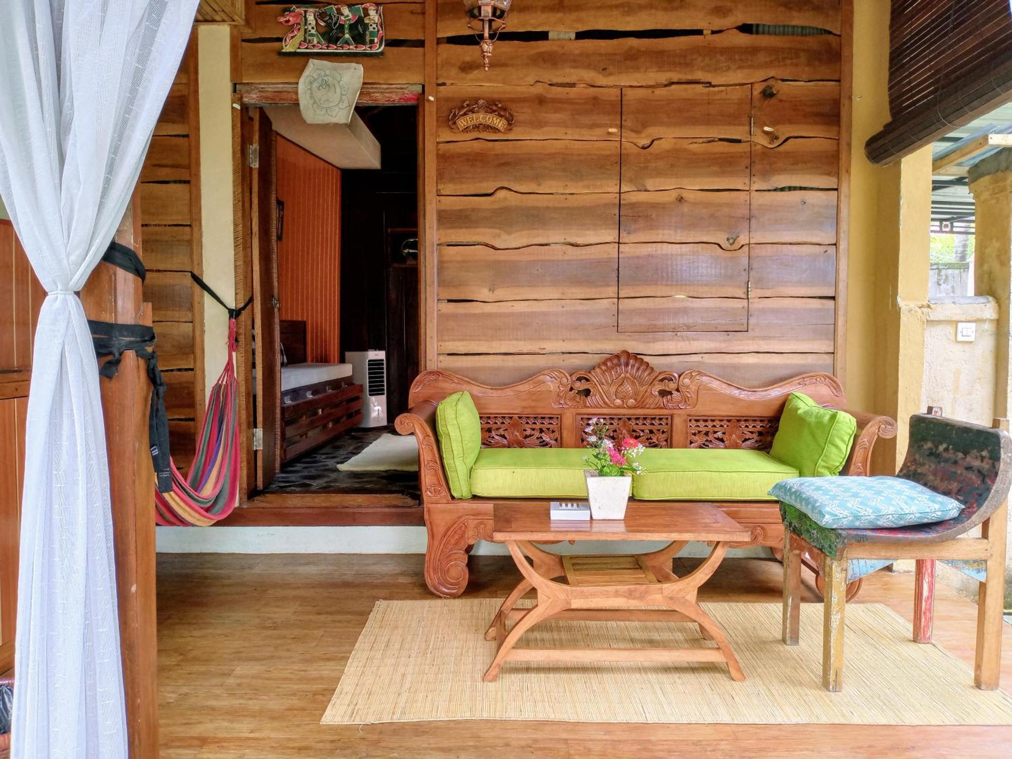 ホテル Lafyu Bali Singaraja エクステリア 写真