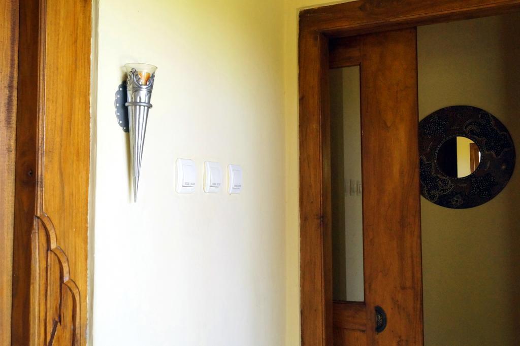 ホテル Lafyu Bali Singaraja エクステリア 写真