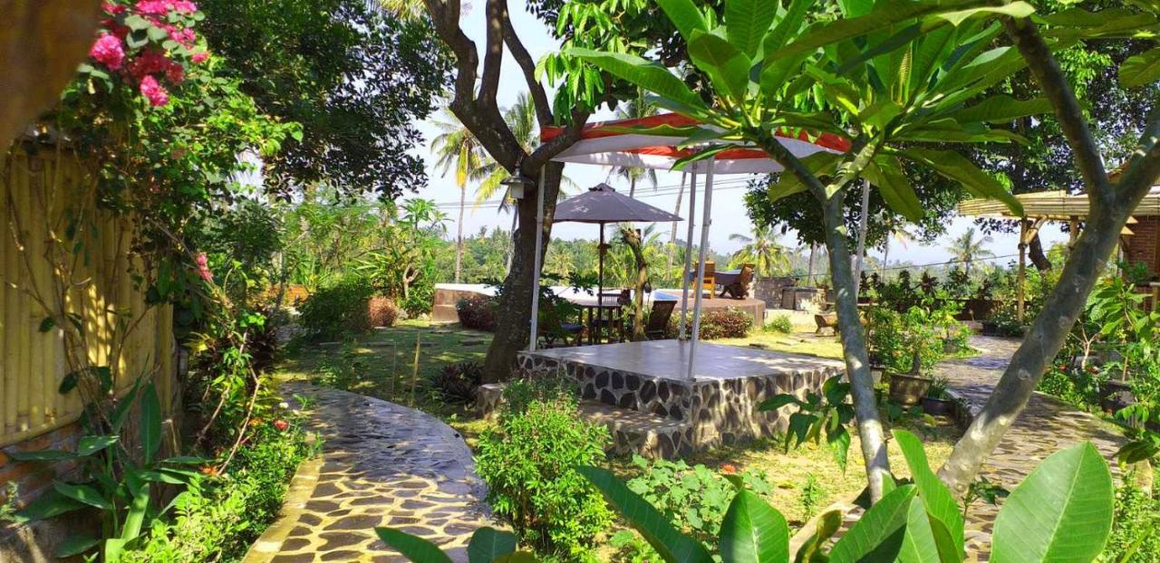 ホテル Lafyu Bali Singaraja エクステリア 写真